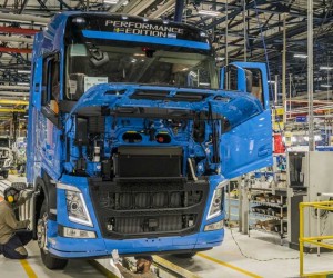 (Português do Brasil) Volvo contrata e reabre 2º turno em fábrica de caminhões em Curitiba!